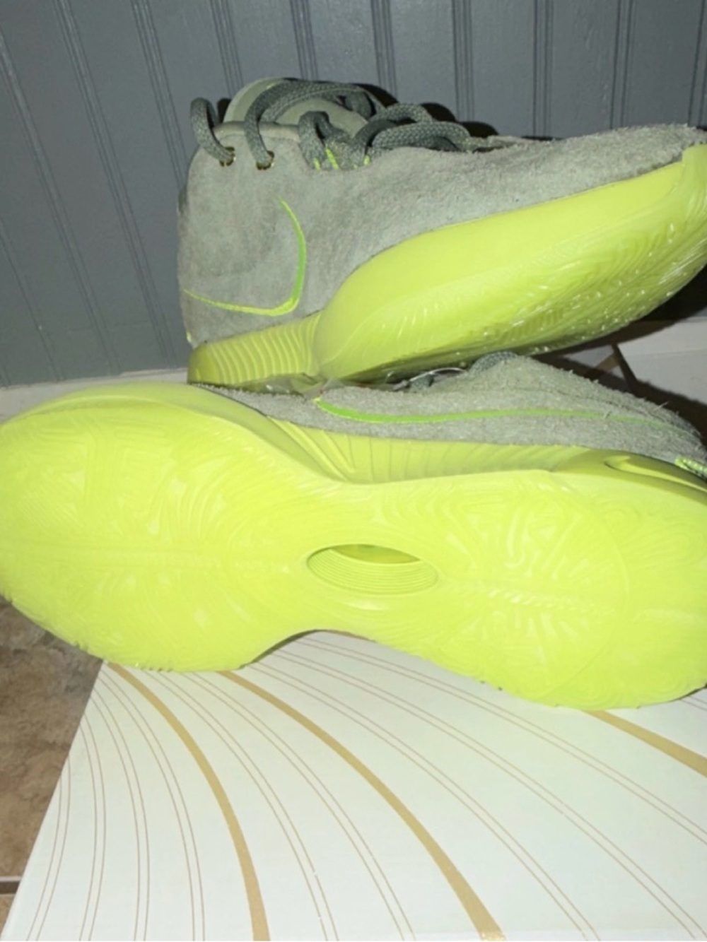 Nike Authenticity Pass Certificate (White with Black and Green Details) - Picture 3 of 8